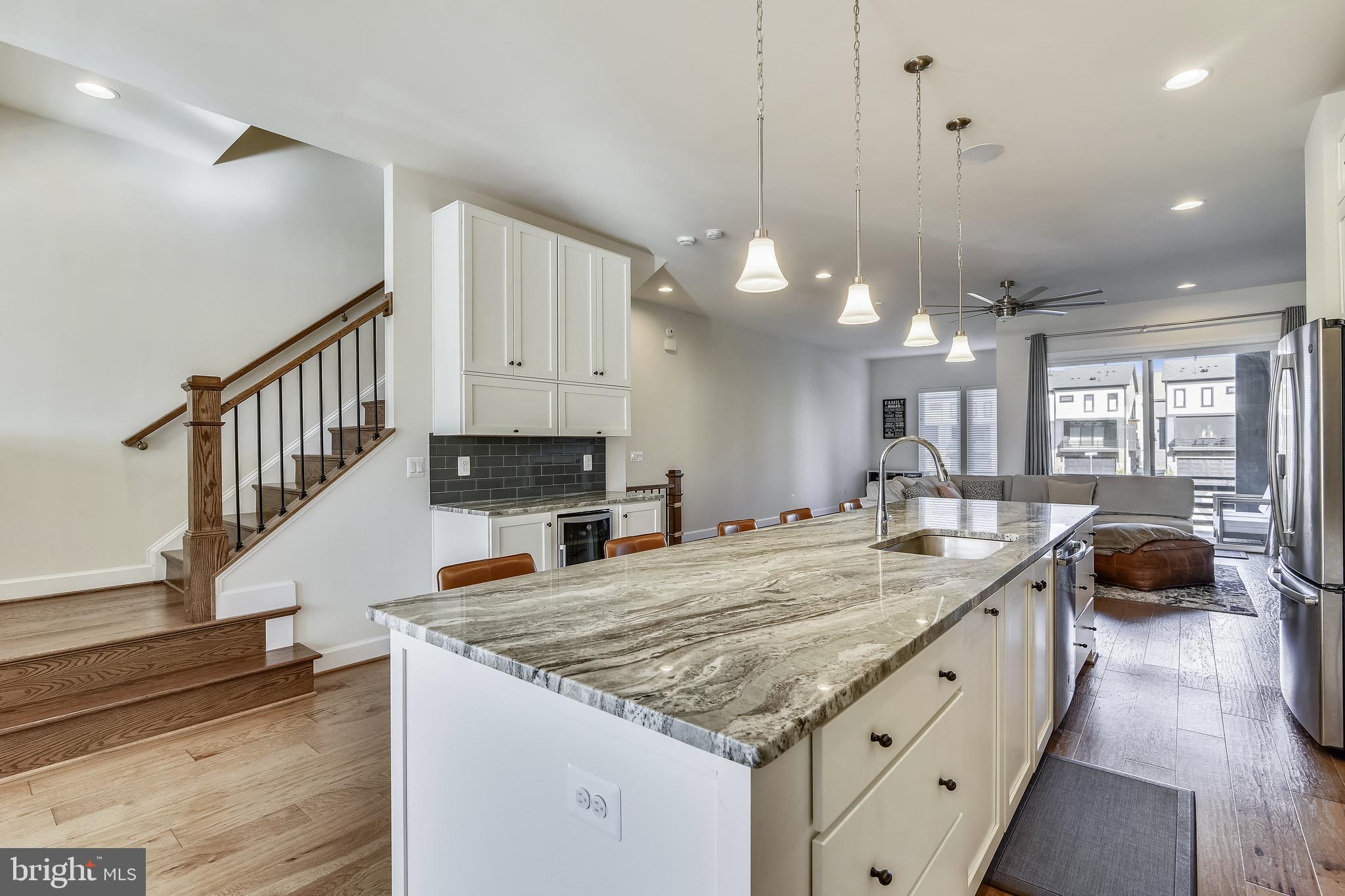 ONE LOUDOUN - Residential