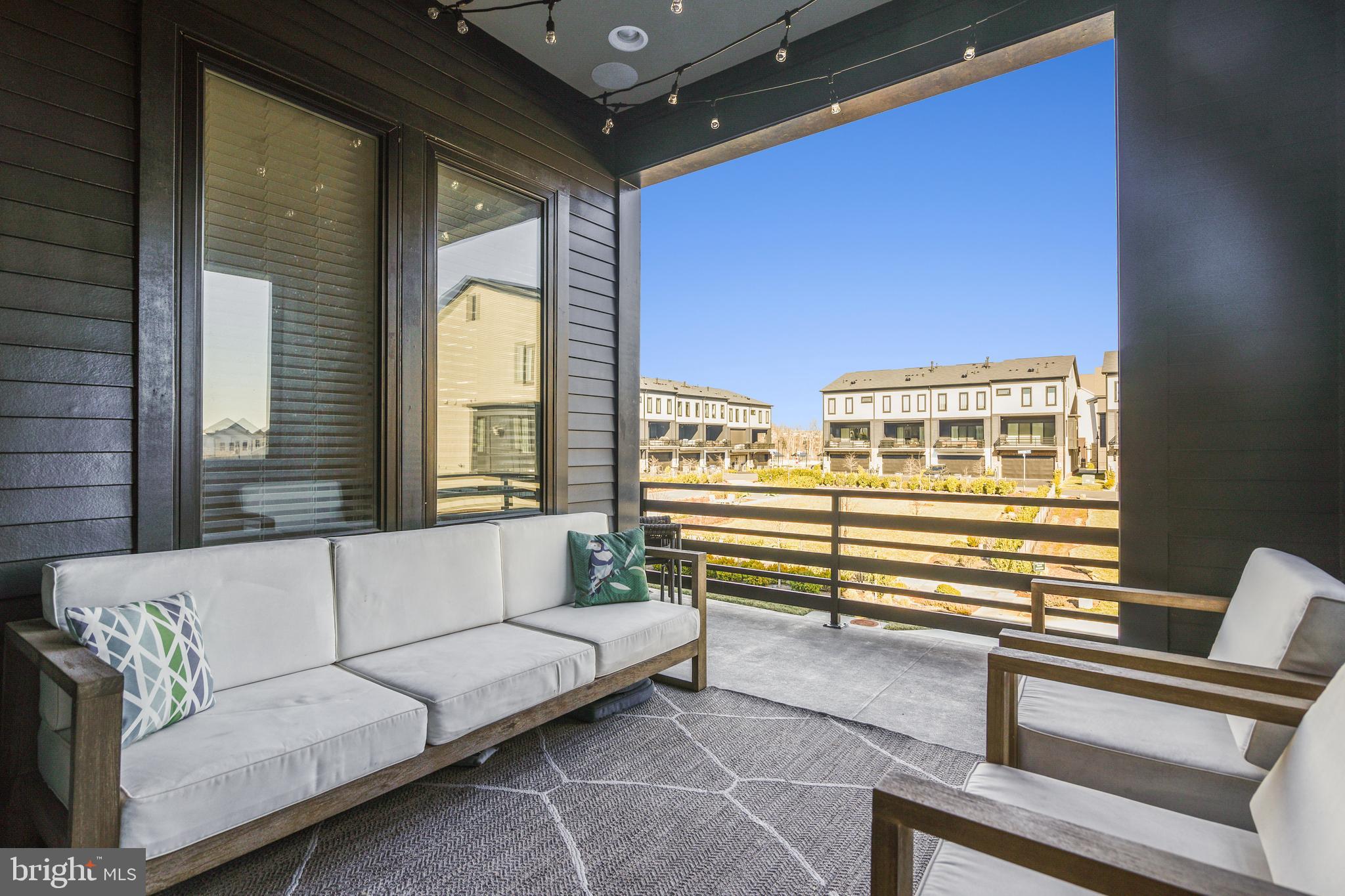 ONE LOUDOUN - Residential