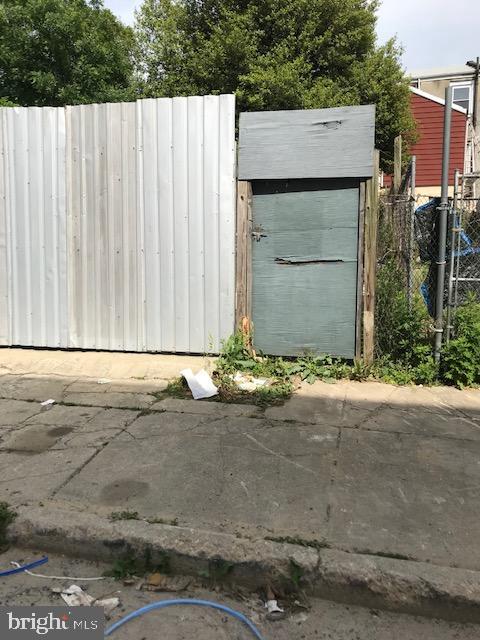 PHILADELPHIA (NORTH) - Land