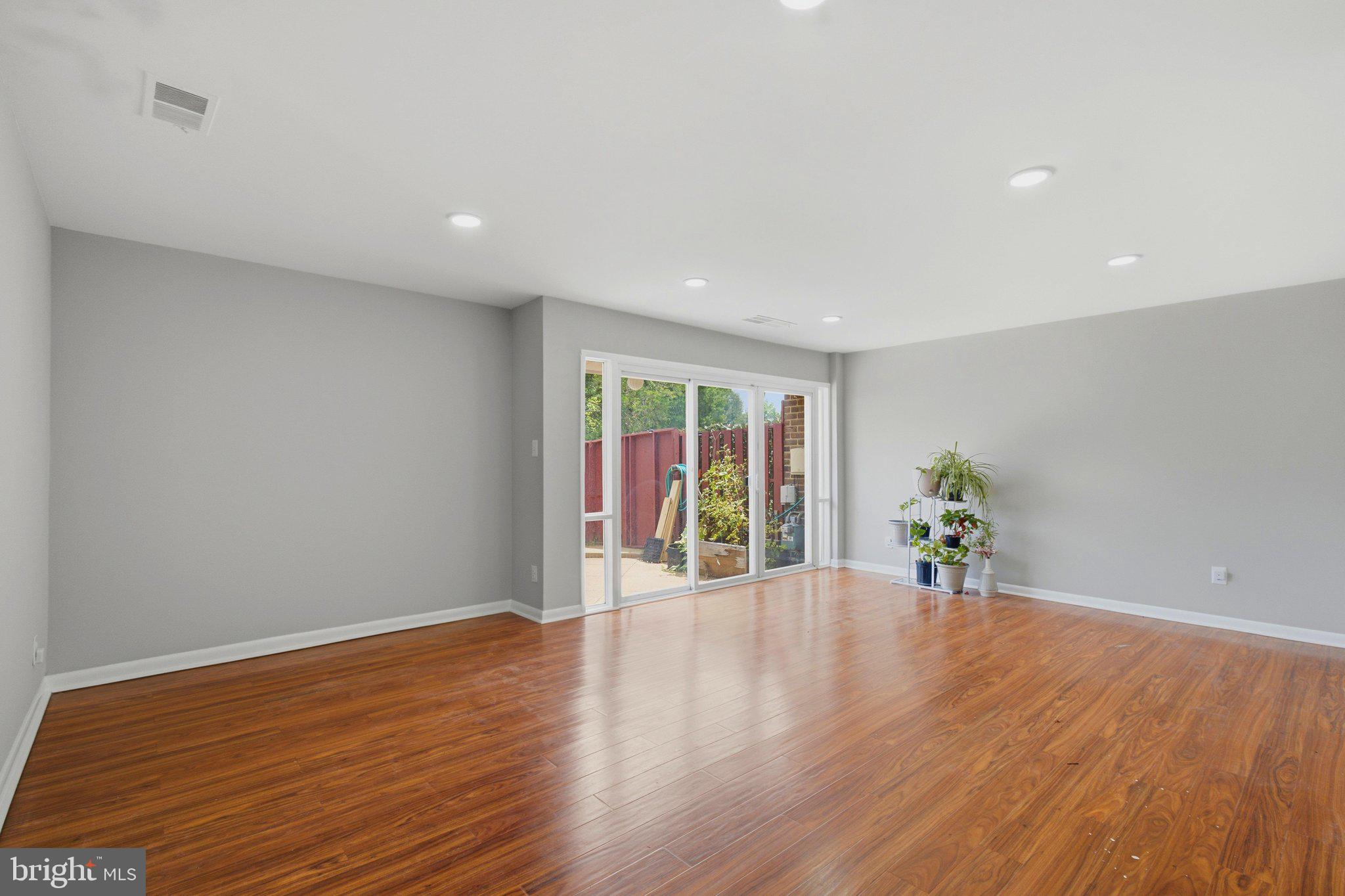 1224 MAGNOLIA LANE