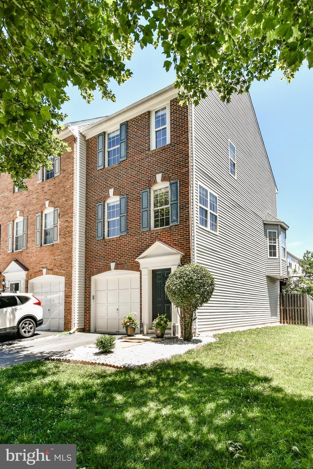 SOUTH RIDING - Residential Lease