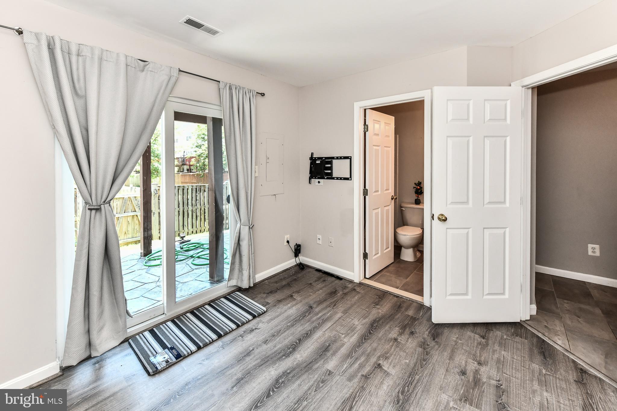 SOUTH RIDING - Residential Lease