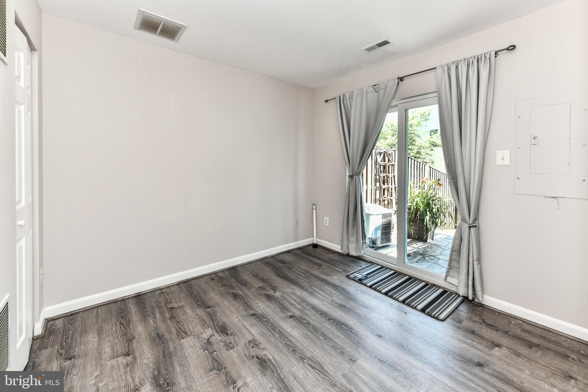 SOUTH RIDING - Residential Lease