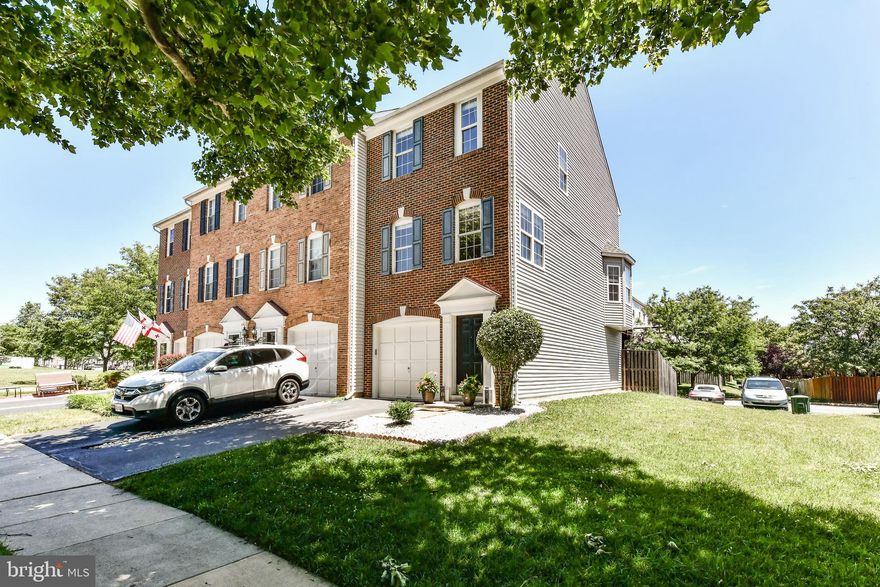 Gorgeously renovated 3BR, 2BA 1-car garage end-unit in highly desirable South Riding community! Neutral paint tones, hardwood floors, recessed lighting & lots of natural sunlight streaming through the many windows on main level*Spacious living room & dining area*Absolutely beautiful, remodeled gourmet kitchen features new grey cabinetry, quartz counters with island & pendants, complimentary backsplash, stainless steel appliances & beautiful tiled floors with bay window bumpout for kitchen nook*Sliding glass doors lead to deck*Master bedroom with ceiling fan & en-suite bathroom featuring soaking tub, tiled floors & frameless shower*Finished walk-out level with beautiful LVP floors can be used as 3rd bedroom with full bath & sliding glass doors leading to new slate patio & enclosed backyard*Laundry area lower level*Sought-after South Riding community includes wonderful amenities: pool, clubhouse, playground, walking trail &beautiful mountain views, tennis & basketball courts, baseball & soccer fields*Elementary school & pool within a couple of blocks of home! Plenty of additional parking*Easy access to Loudoun County Parkway, Braddock & Rt 50*Just minutes to dining and shopping; including Wegmans, Harris Teeter, Target, Walmart.*

*Available for lease 8.7.24