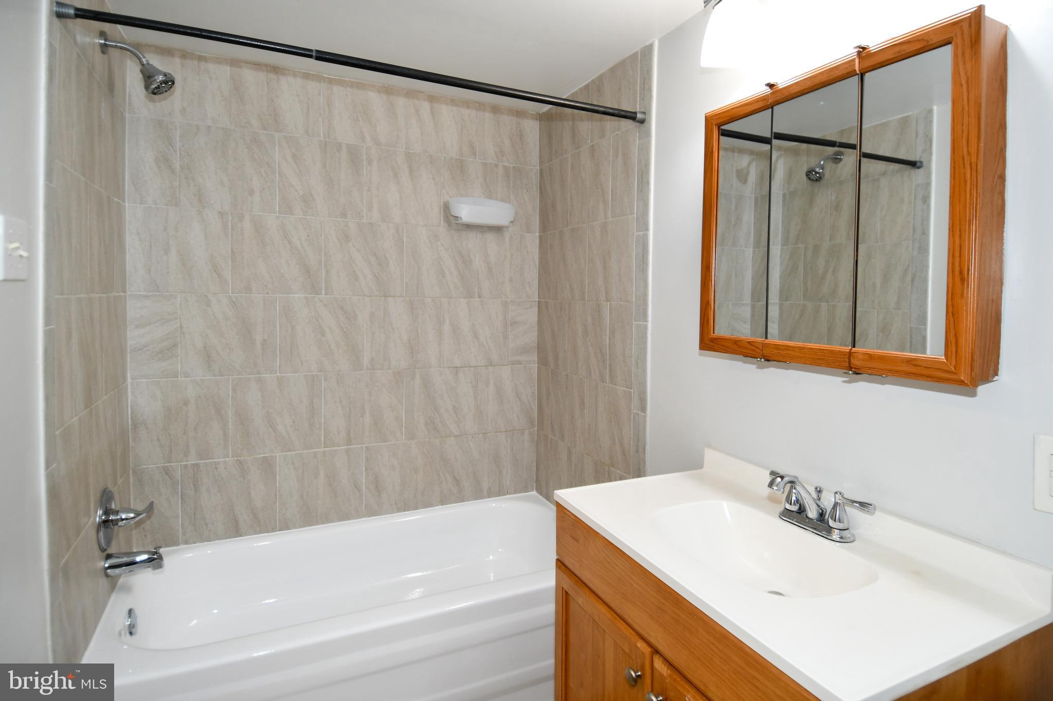 TREETOP CONDO - Residential