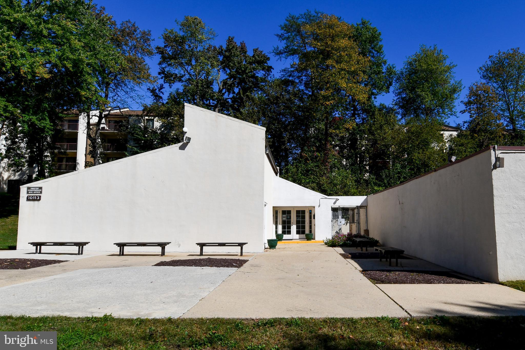 TREETOP CONDO - Residential