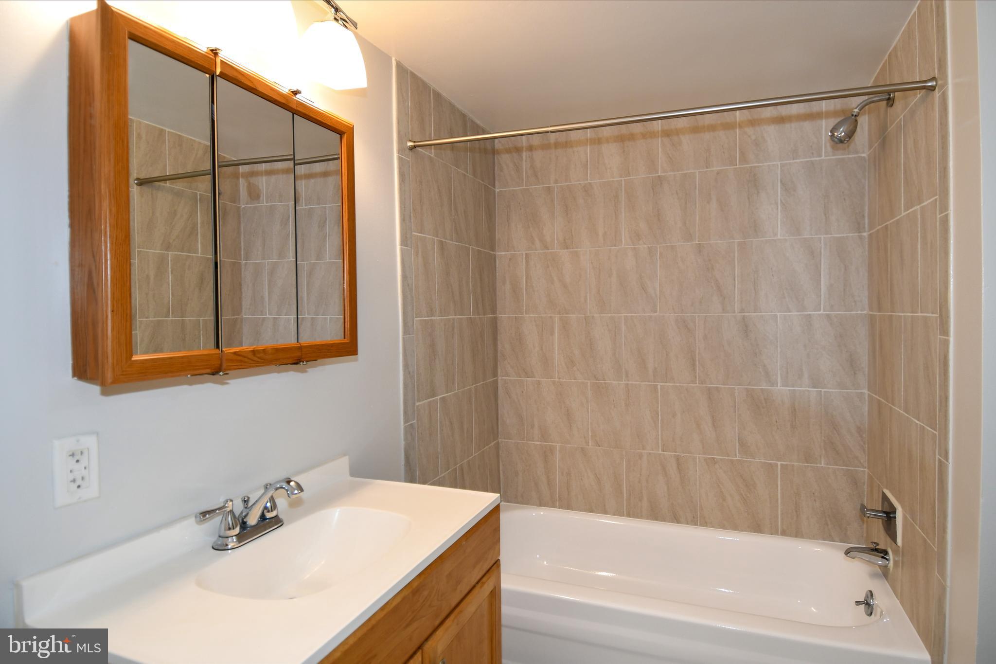 TREETOP CONDO - Residential