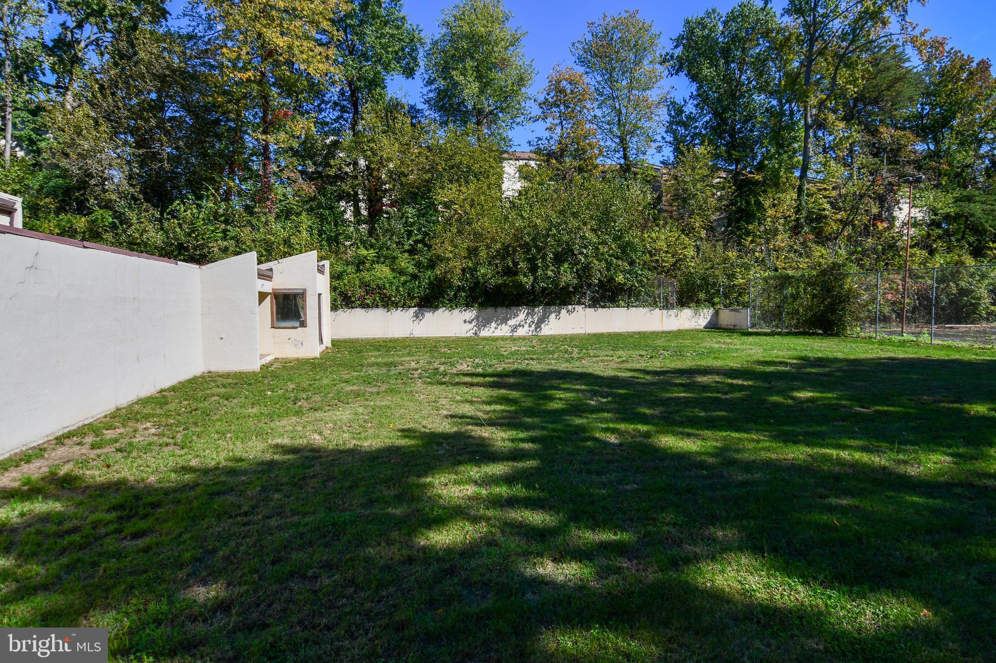 TREETOP CONDO - Residential