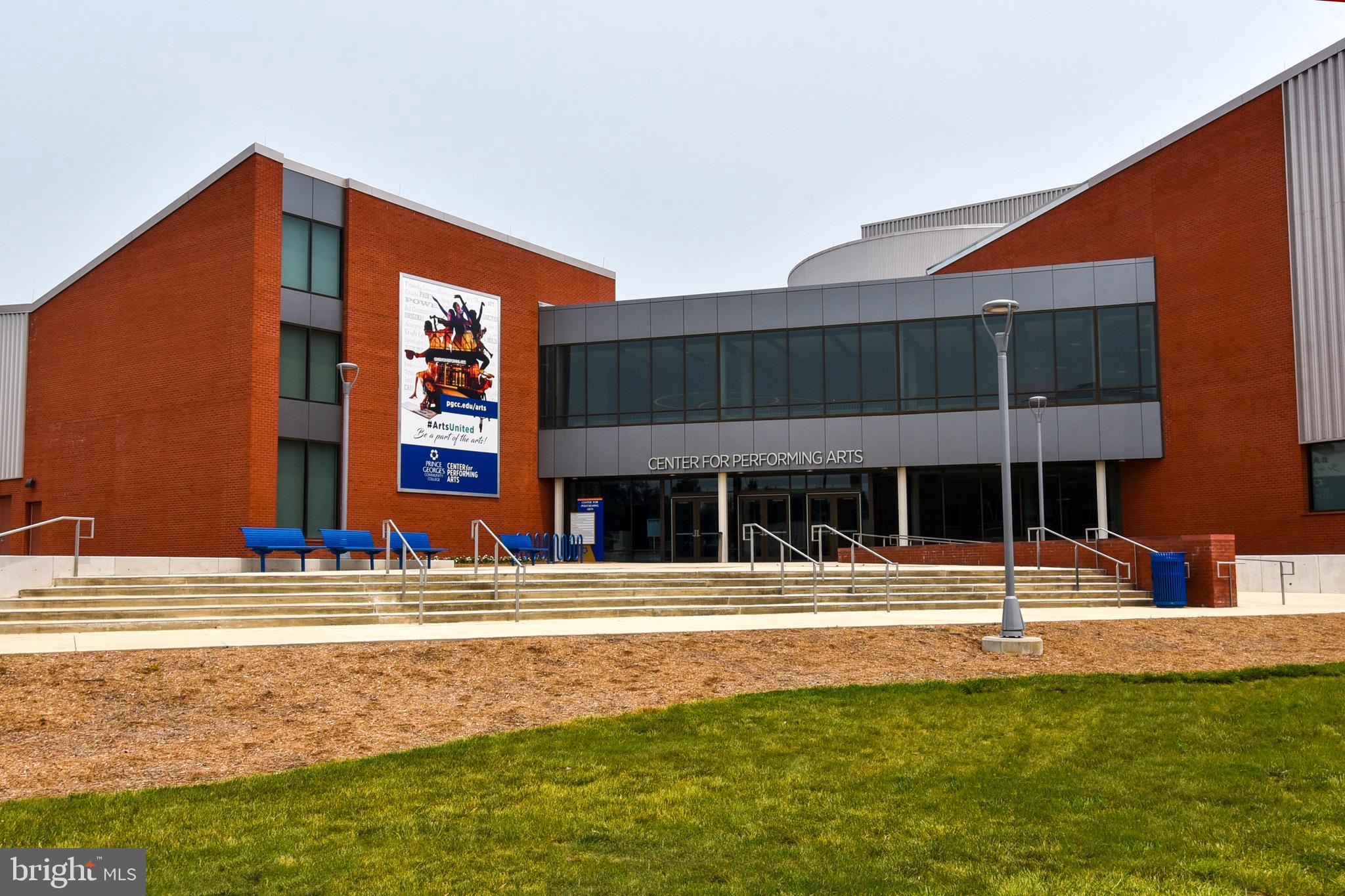 TREETOP CONDO - Residential