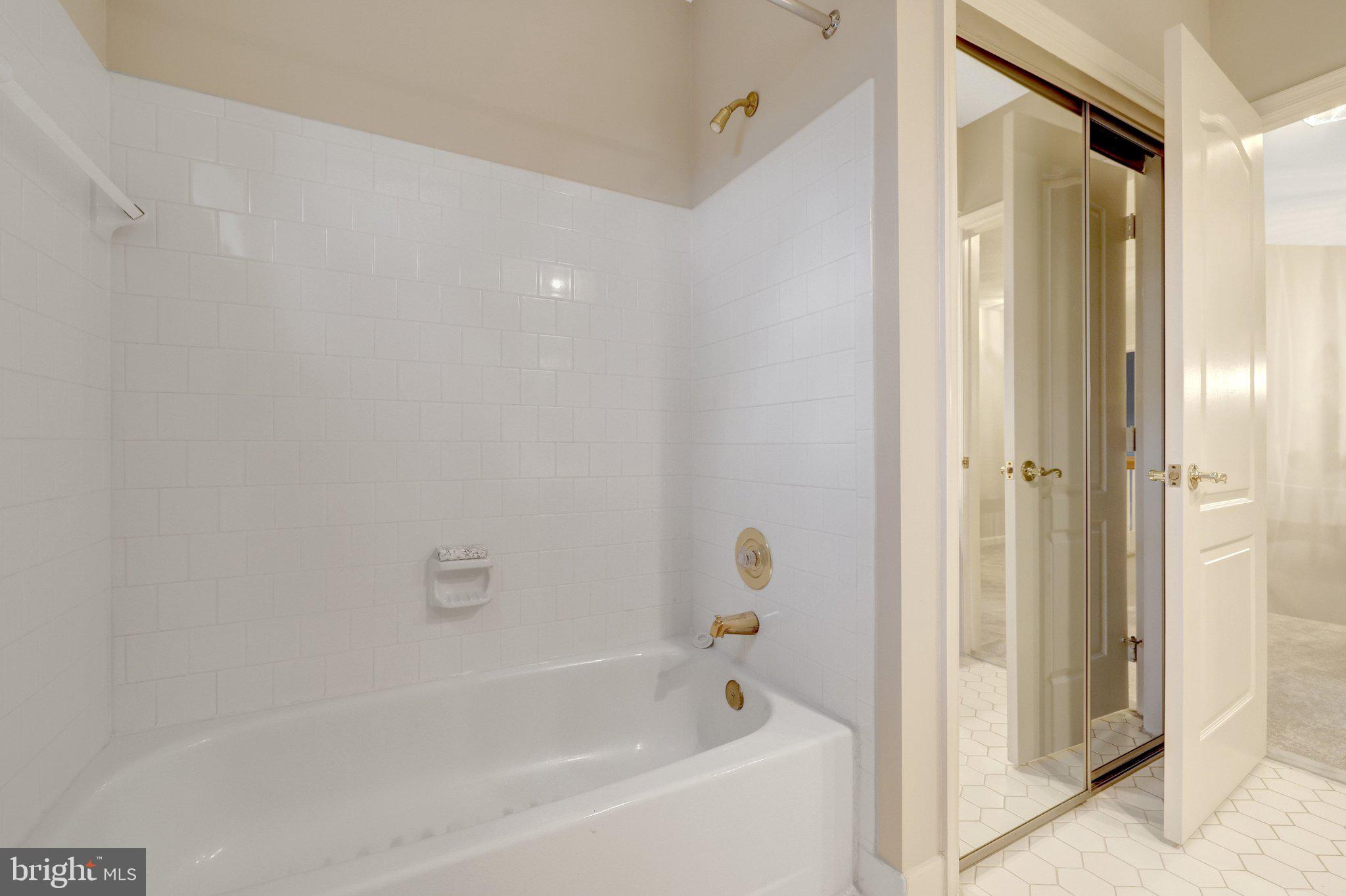 LEOPOLDO ARAGON - Residential