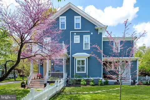 Photo of 27 E Delaware Avenue, PENNINGTON, NJ 08534 (MLS # NJME2069382)