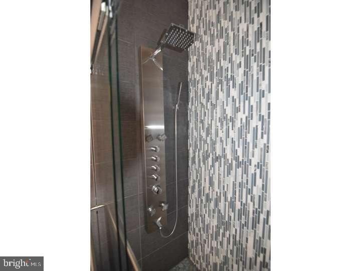 NORTHERN LIBERTIES - Commercial Sale