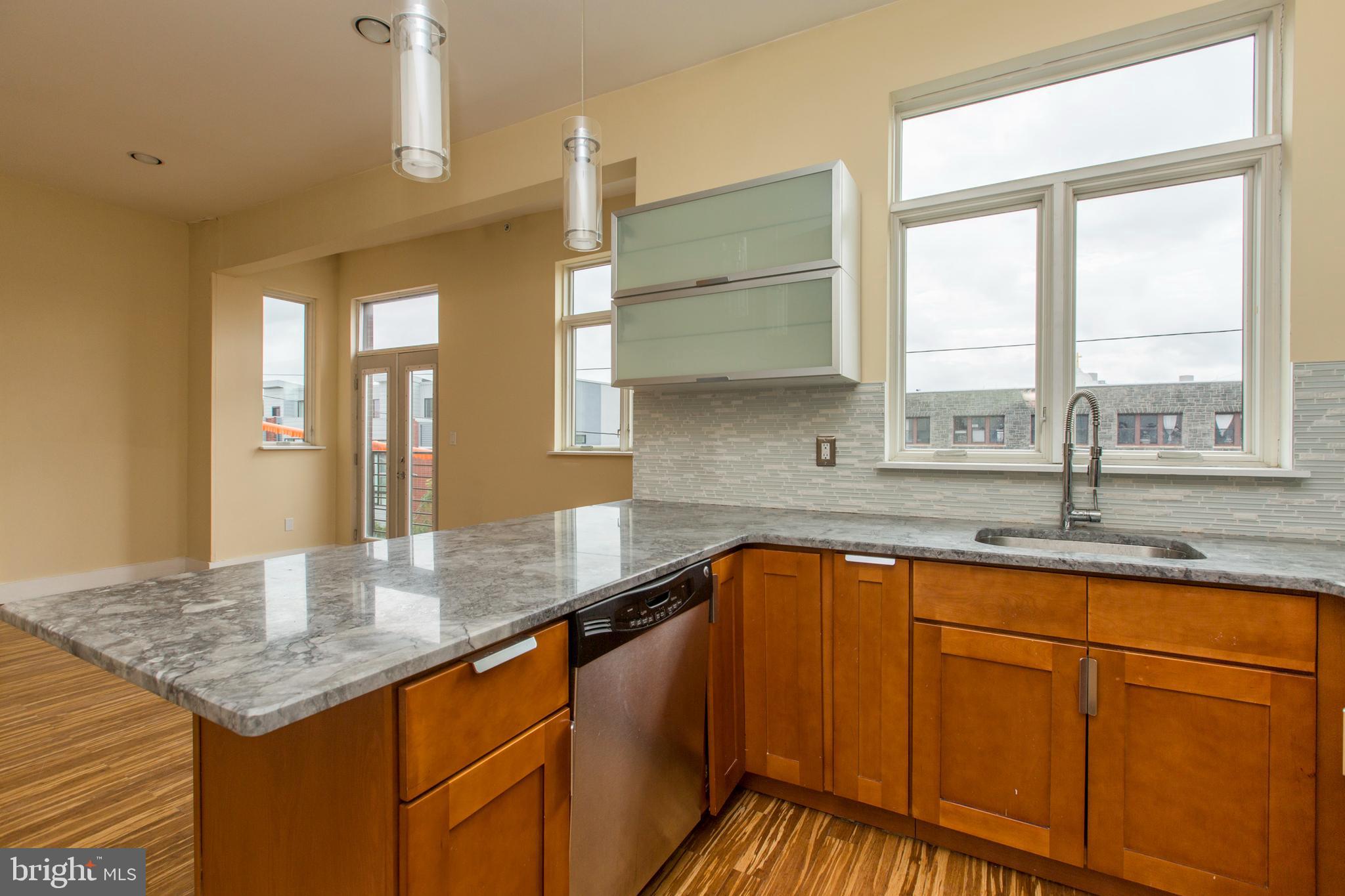 NORTHERN LIBERTIES - Commercial Sale