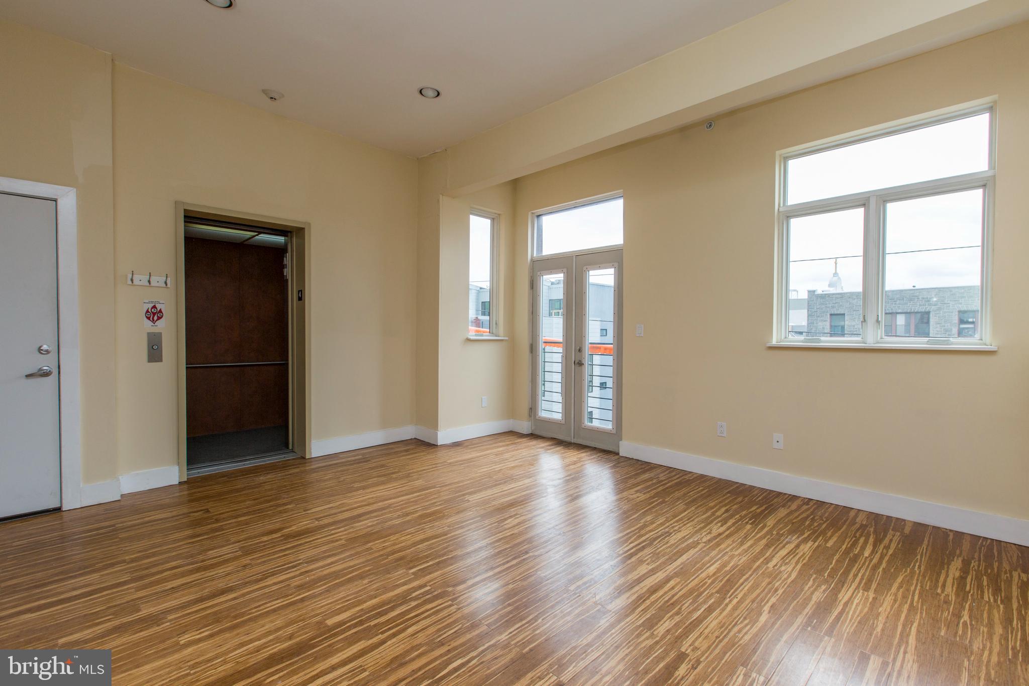 NORTHERN LIBERTIES - Commercial Sale