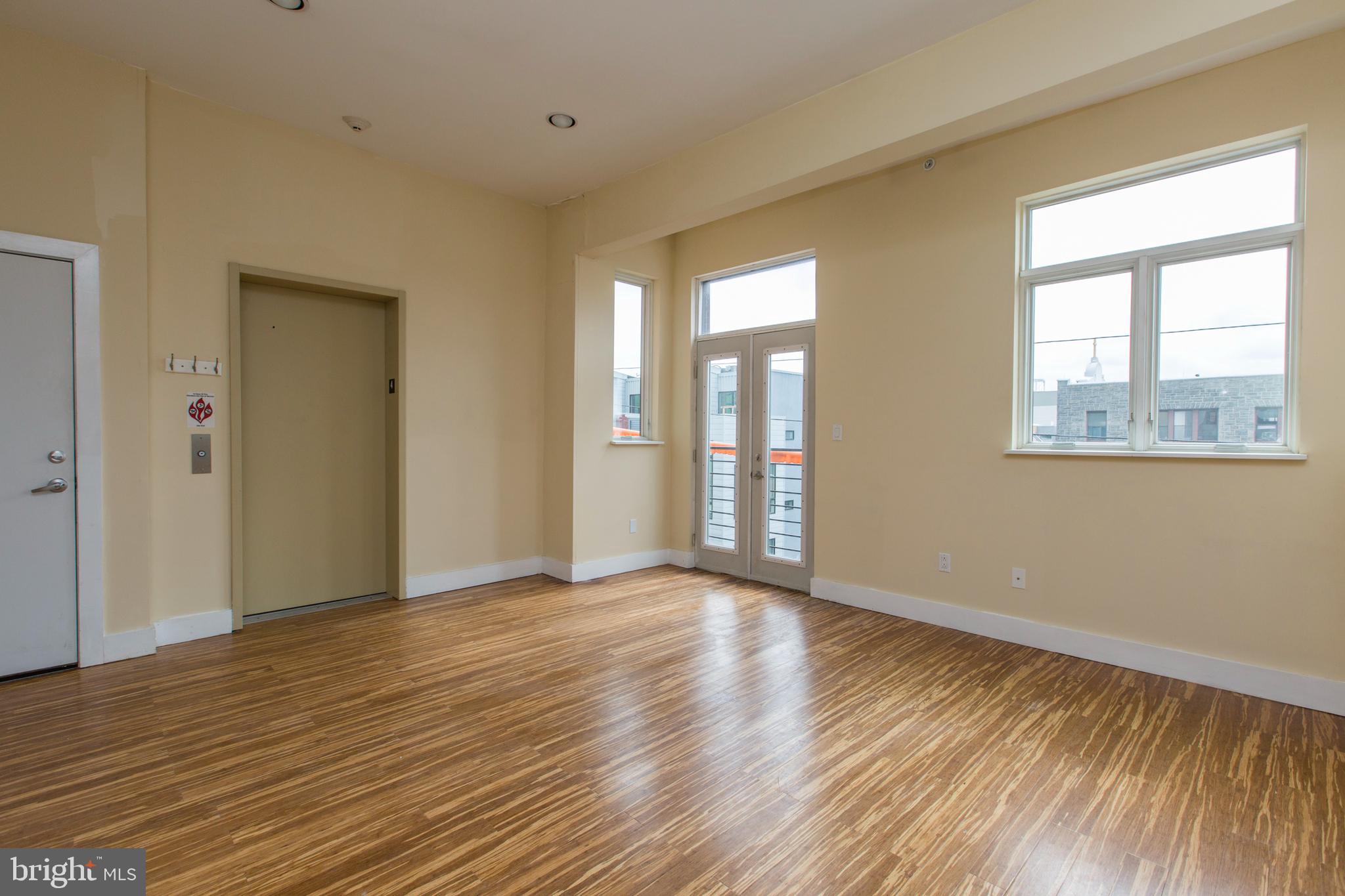 NORTHERN LIBERTIES - Commercial Sale