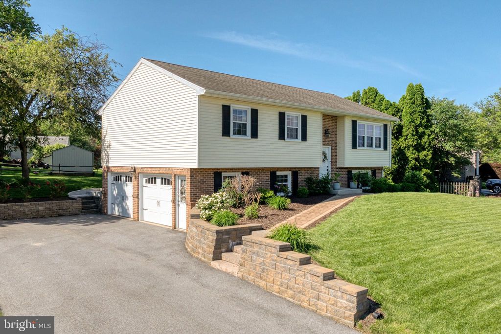 Photo of 2436 Ellendale Drive, LANCASTER, PA 17602 (MLS # PALA2070286)