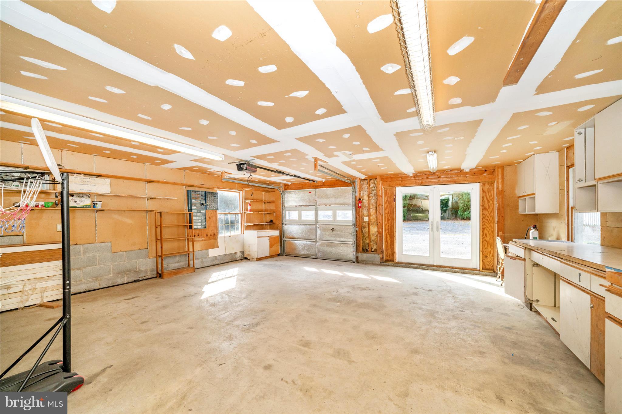 SPONSELLERS ADDITION - Residential Lease