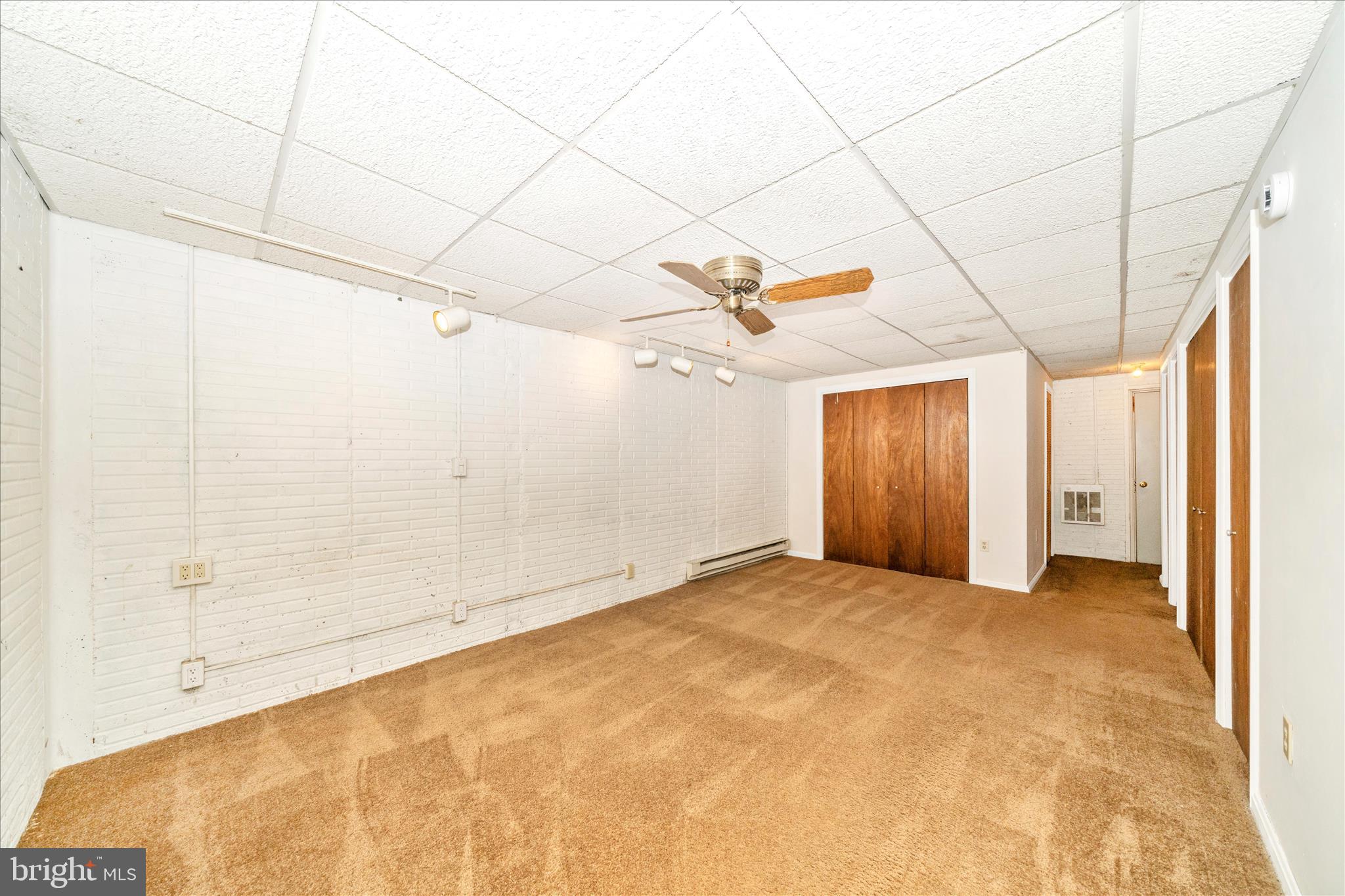 SPONSELLERS ADDITION - Residential Lease