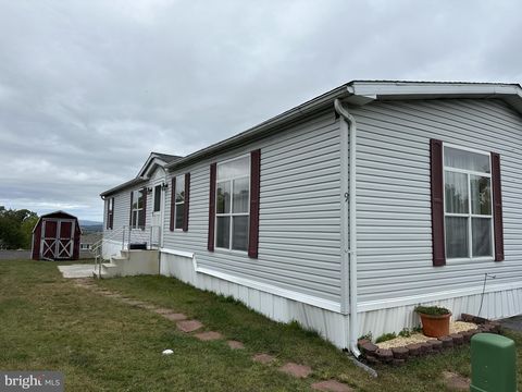 9 MOUNTAIN VIEW LANE BLANDON PA 19510