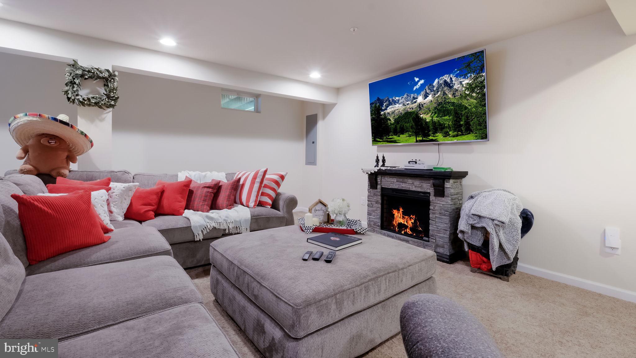 WALNUT CREEK AT MONT - Residential