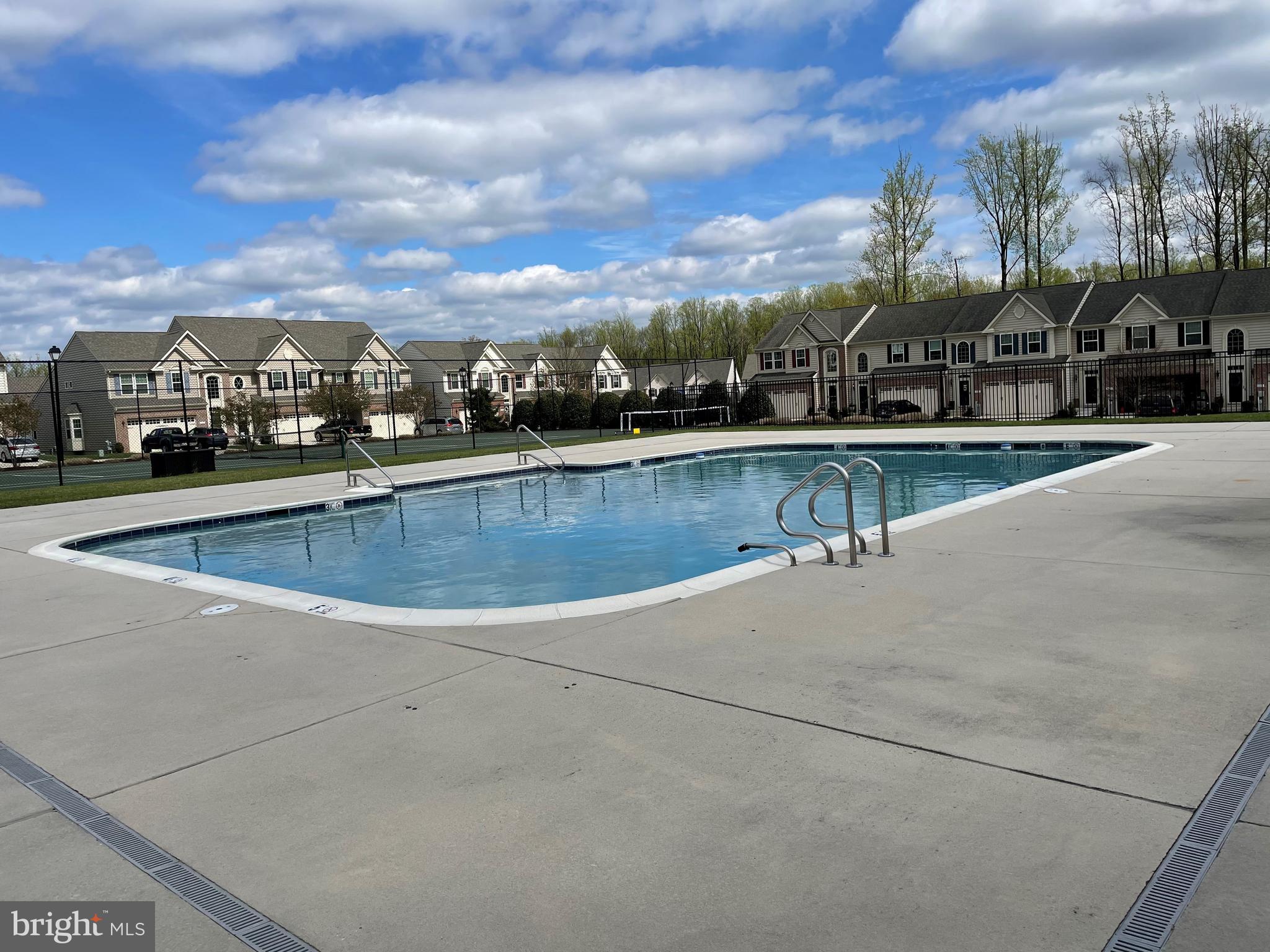 FALLSTON COMMONS - Residential