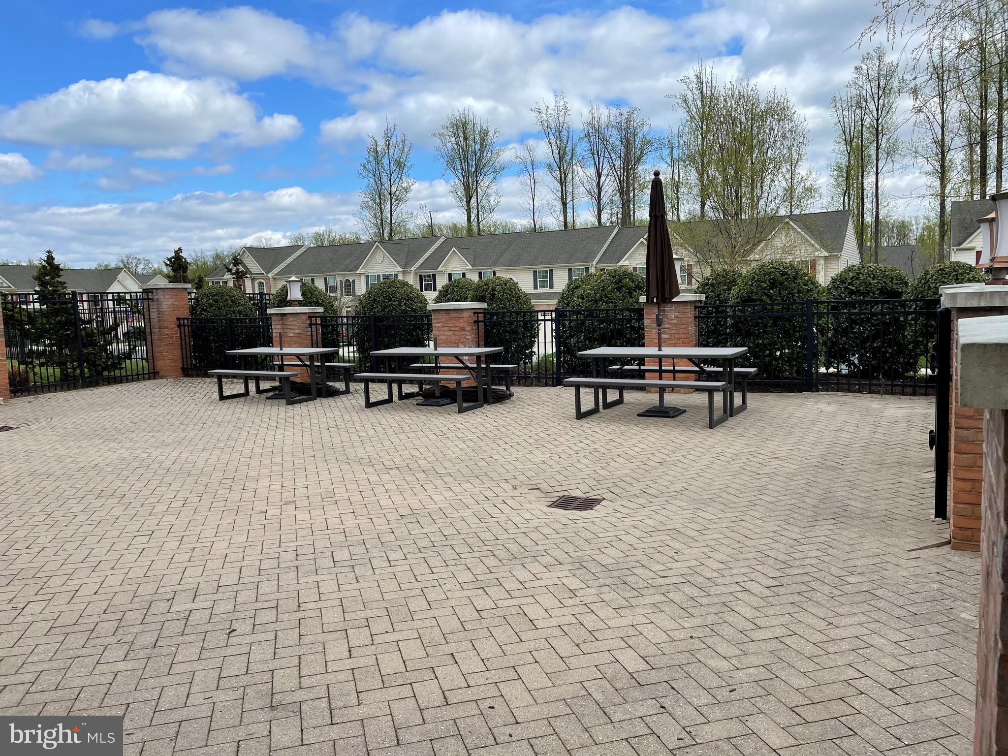 FALLSTON COMMONS - Residential