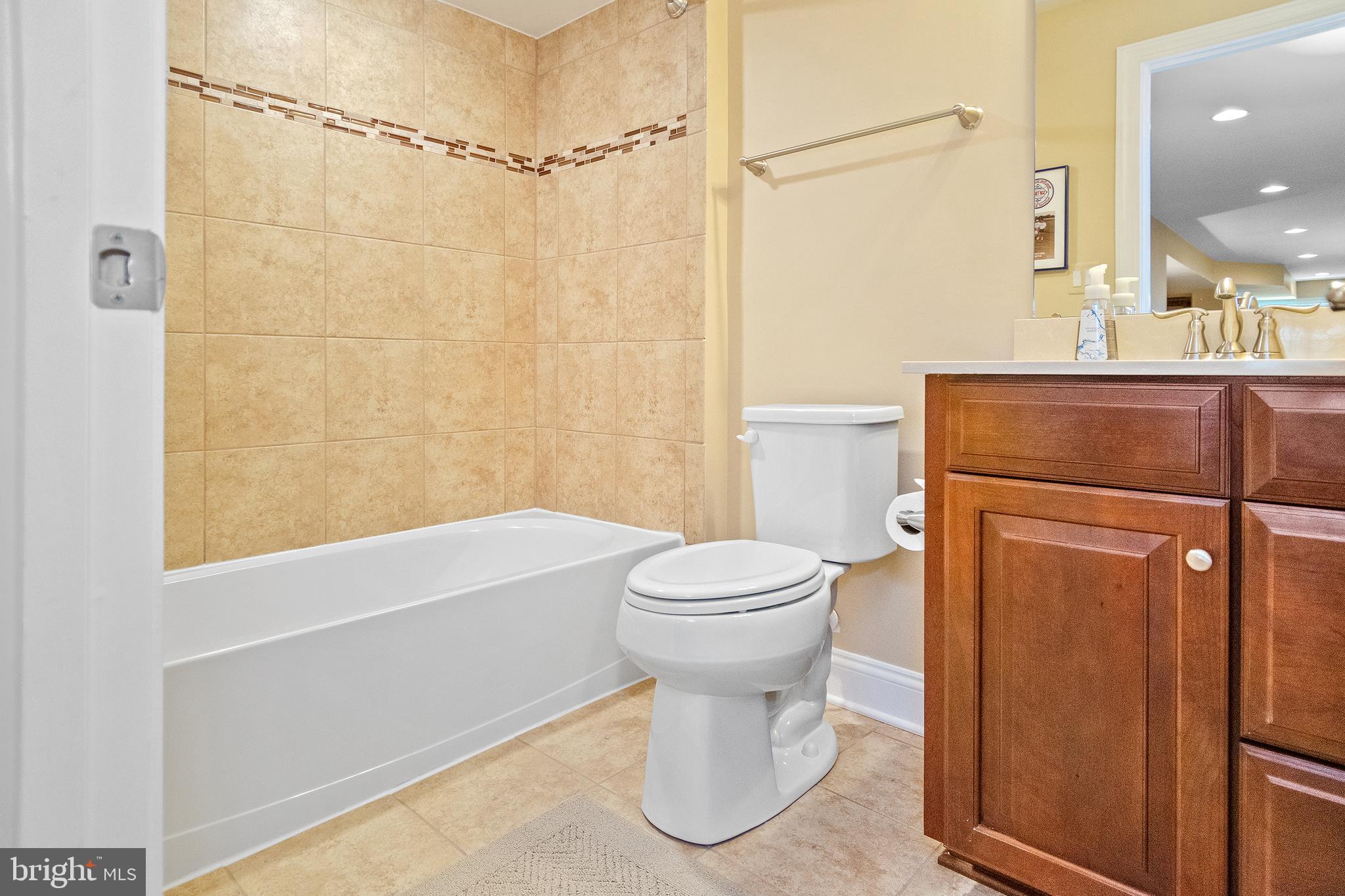 FALLSTON COMMONS - Residential