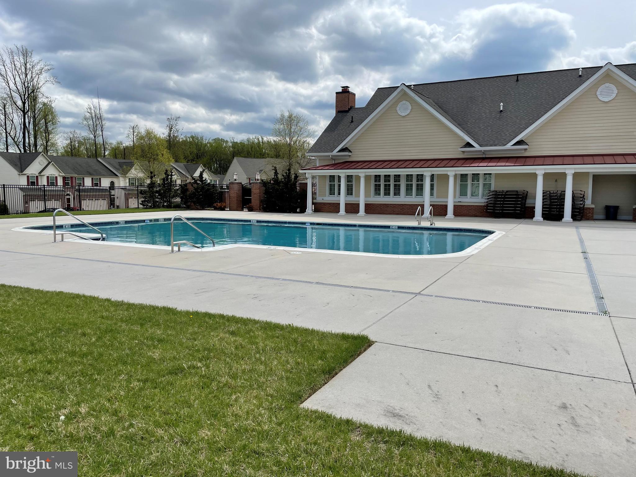 FALLSTON COMMONS - Residential