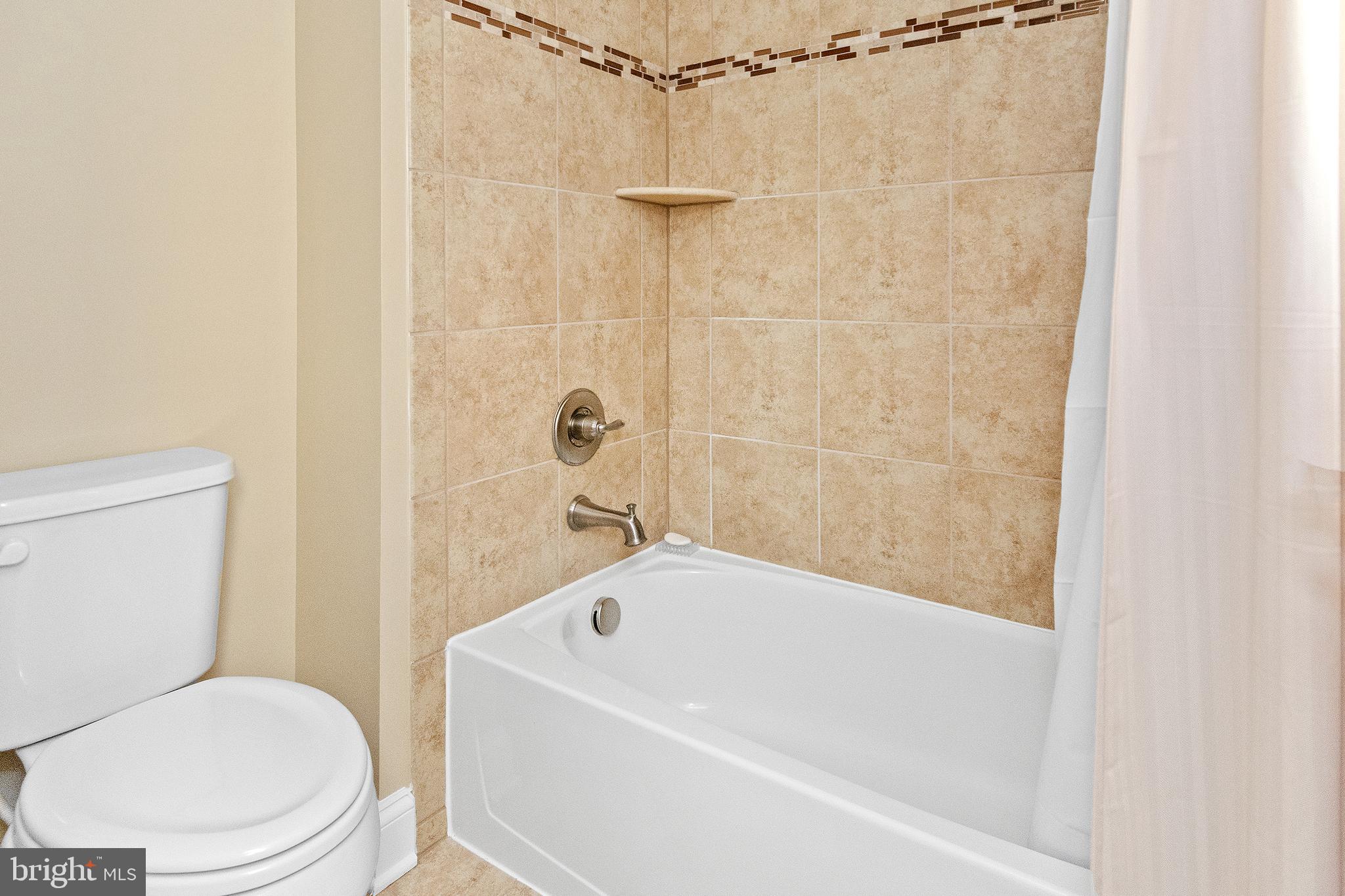 FALLSTON COMMONS - Residential