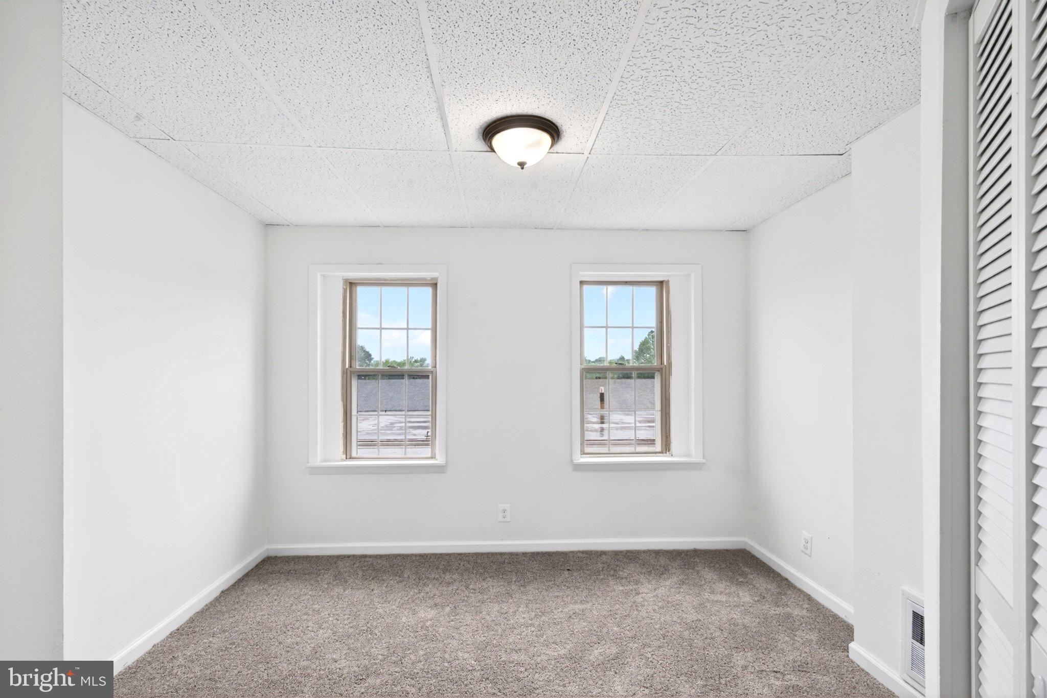 MILL HILL - Residential