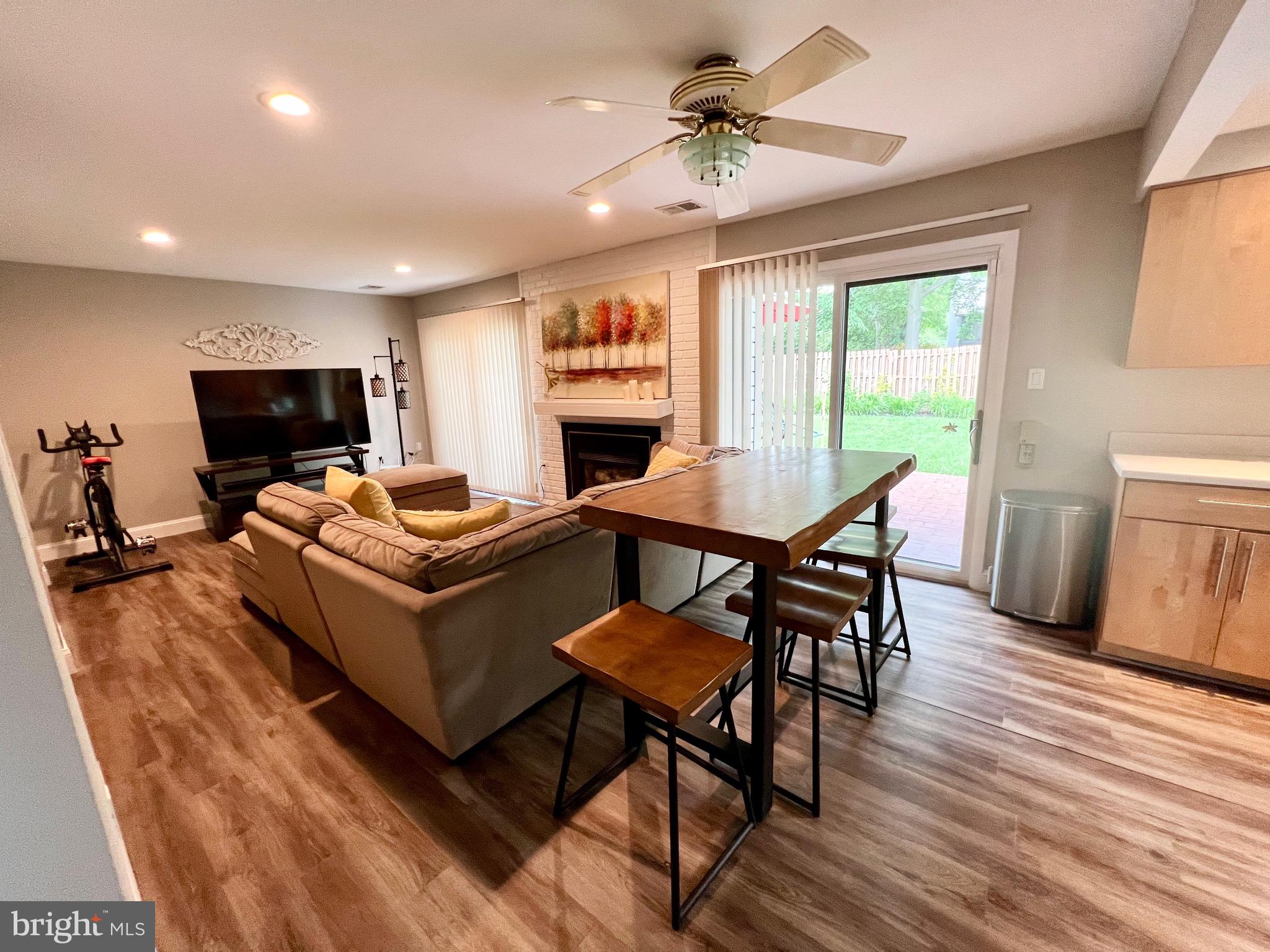 BONNIE BRAE - Residential Lease