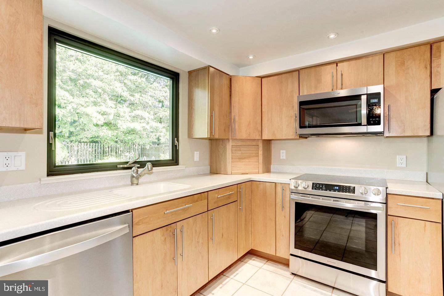 BONNIE BRAE - Residential Lease