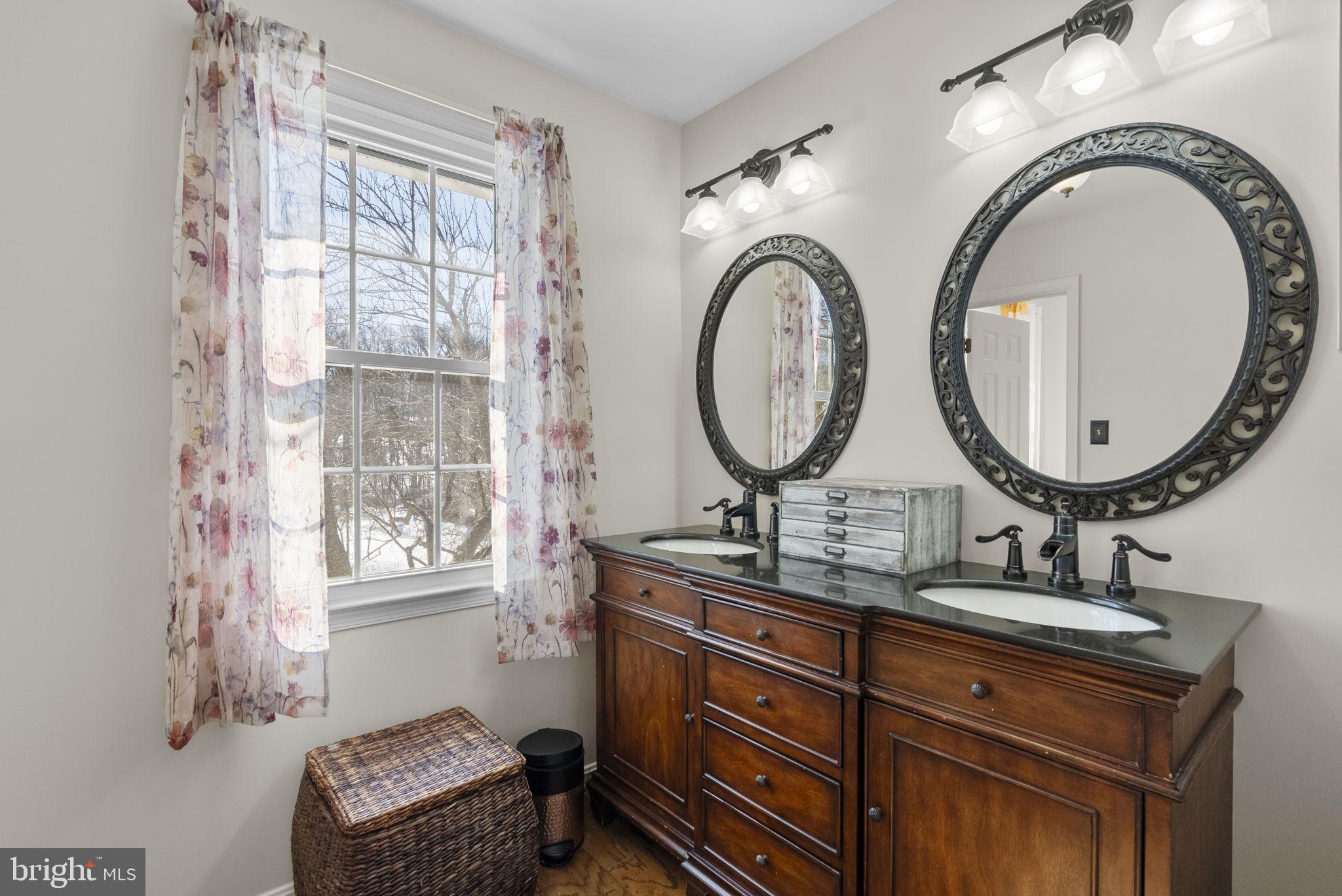 ANCIENT OAK - Residential