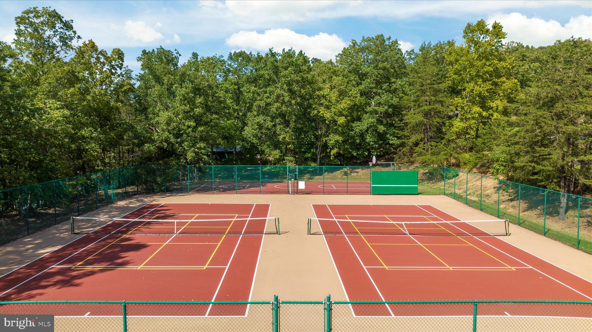 LAKE HOLIDAY ESTATES - Residential