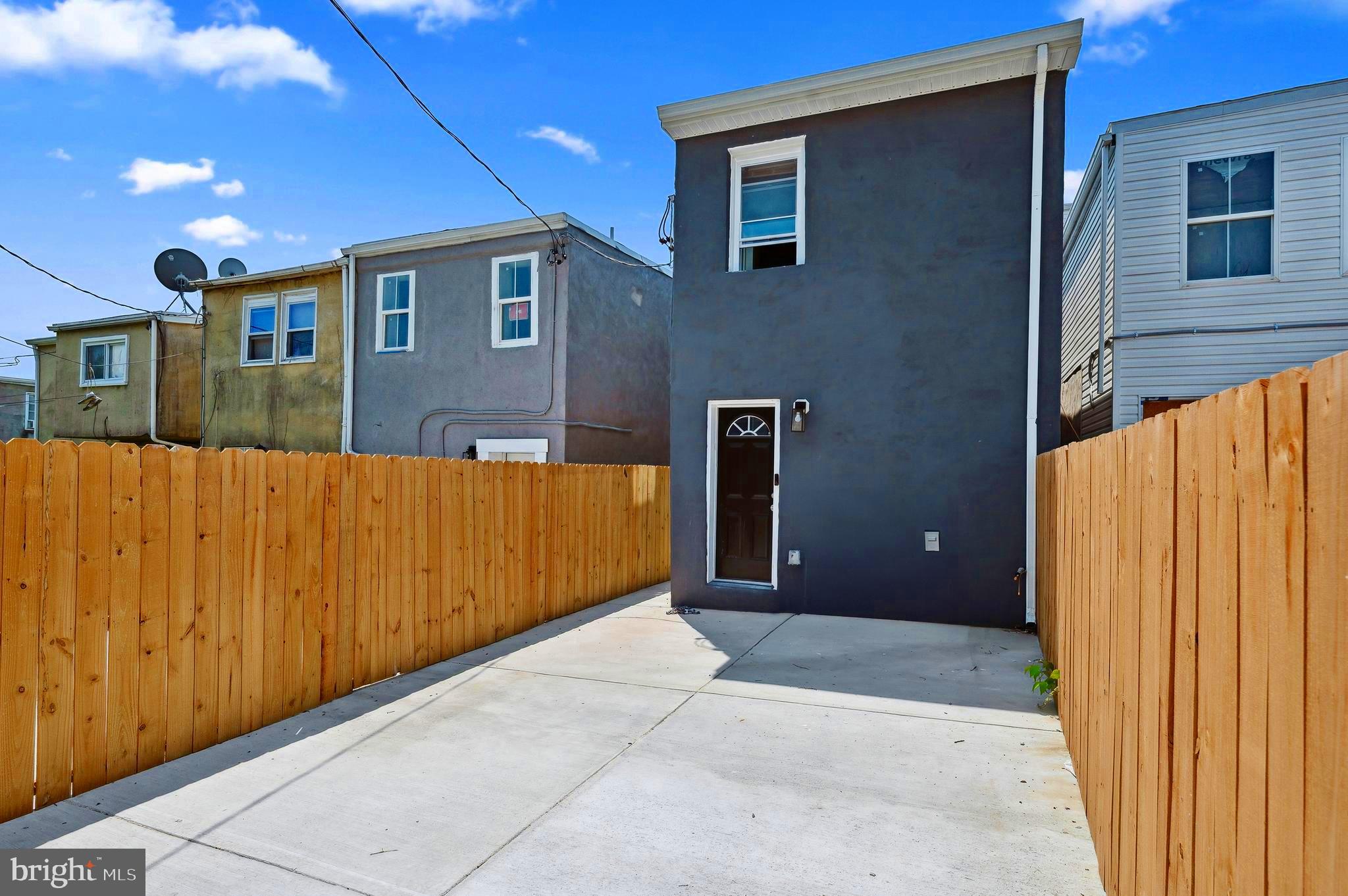BIDDLE STREET - Residential