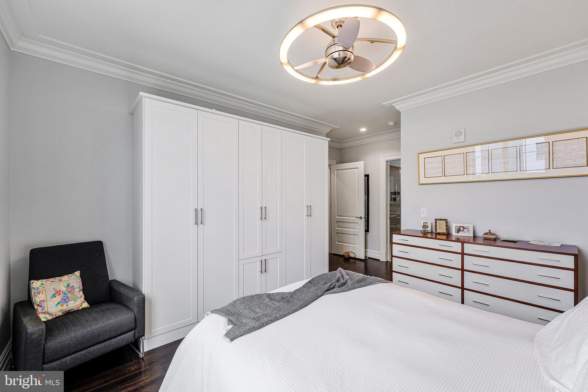 THE SIGNET - Residential