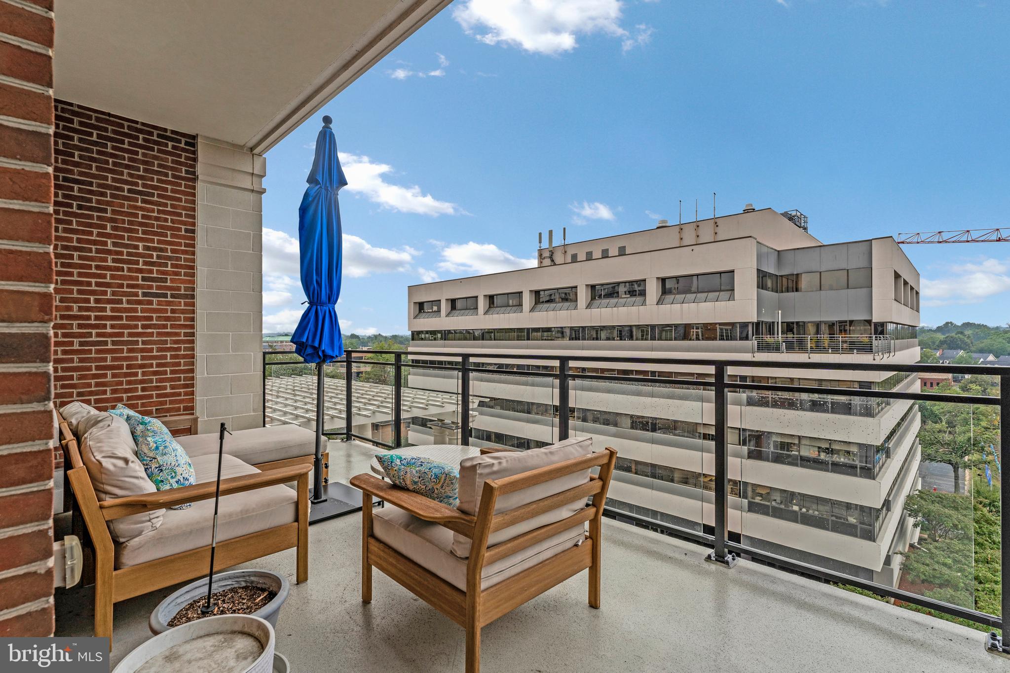 THE SIGNET - Residential