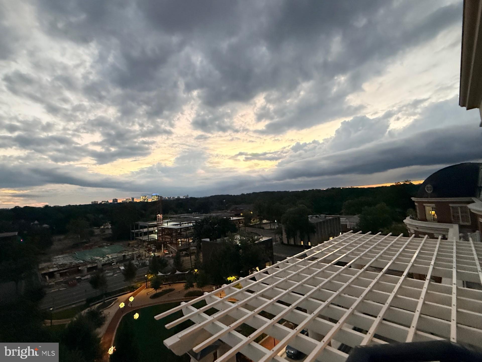 THE SIGNET - Residential