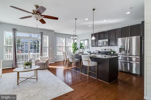 MLS: MDCH2053178