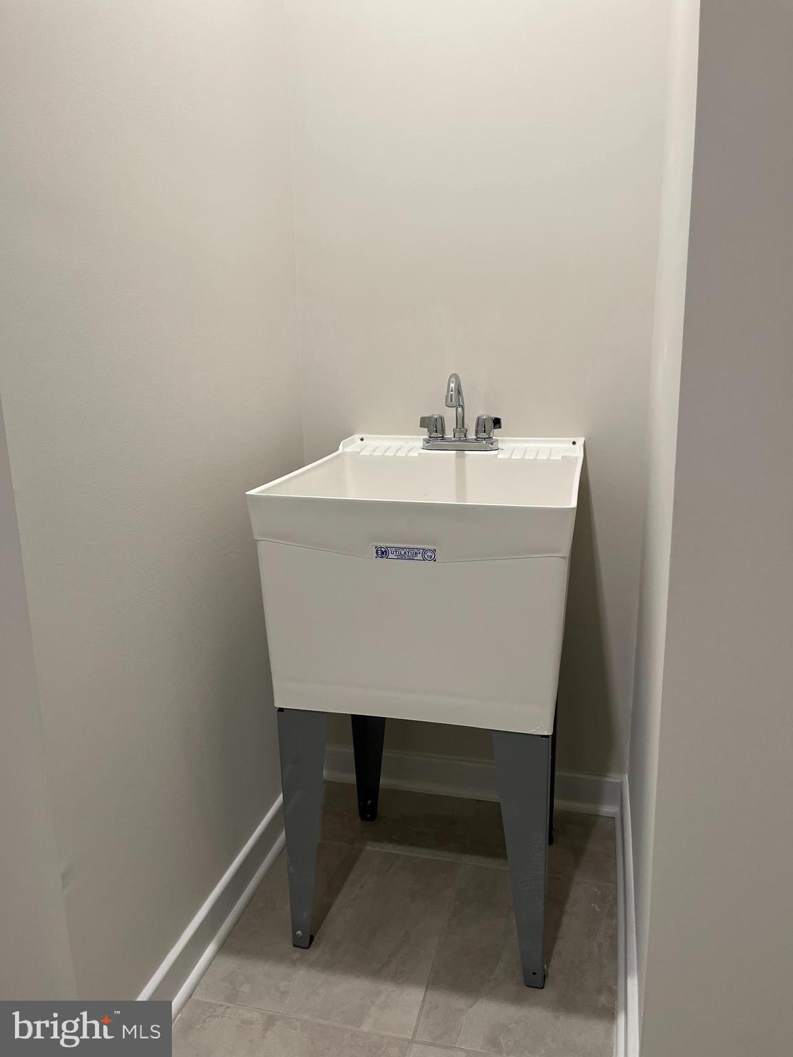 CARDINAL POINTE - Residential Lease