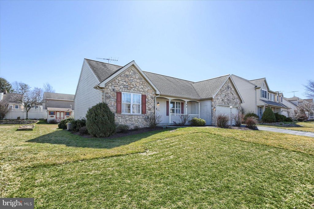 Photo of 560 W CONESTOGA ST, NEW HOLLAND, PA 17557 (MLS # PALA2032198)