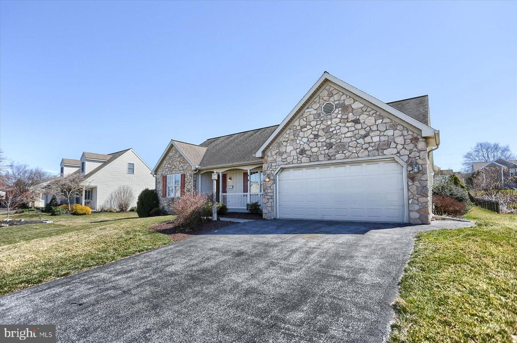 Photo of 560 W CONESTOGA ST, NEW HOLLAND, PA 17557 (MLS # PALA2032198)
