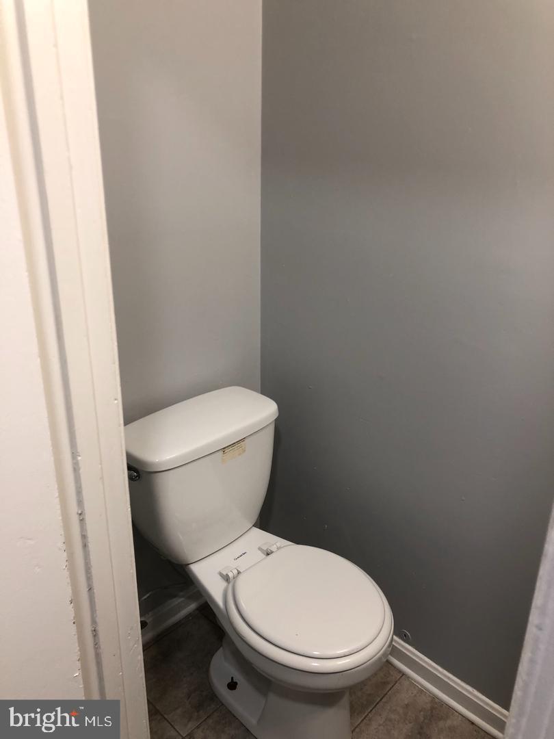 HILLCREST TOWNE - Residential Lease