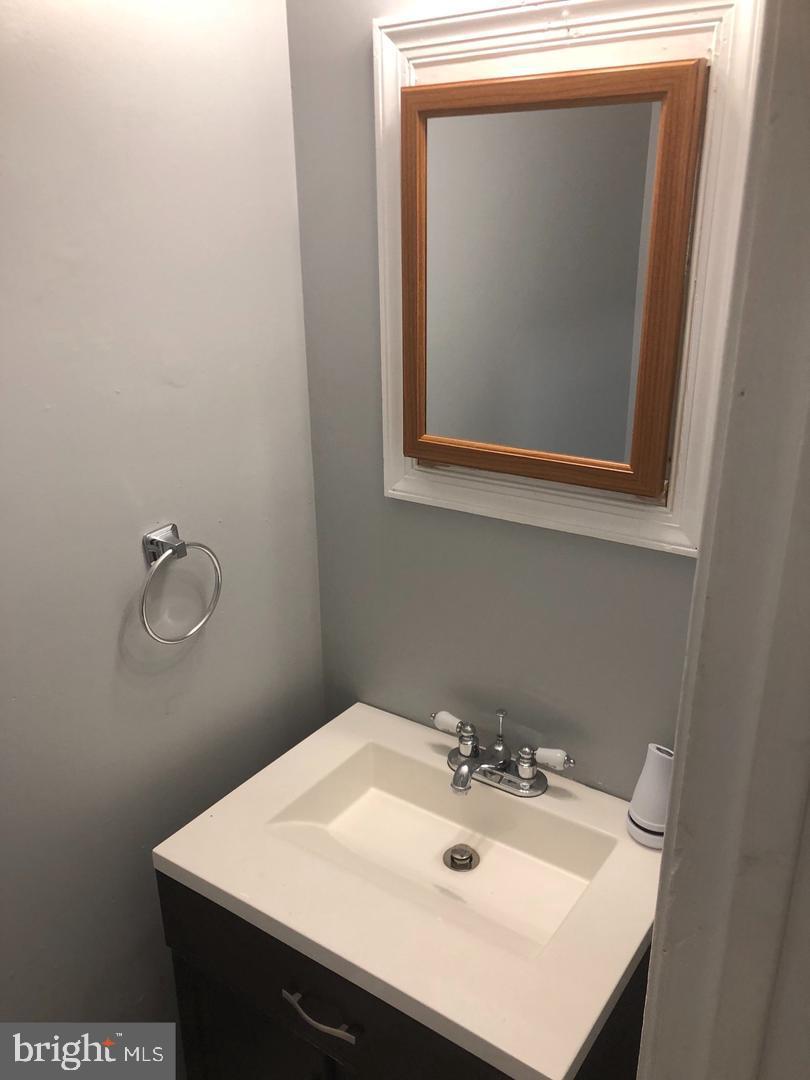 HILLCREST TOWNE - Residential Lease