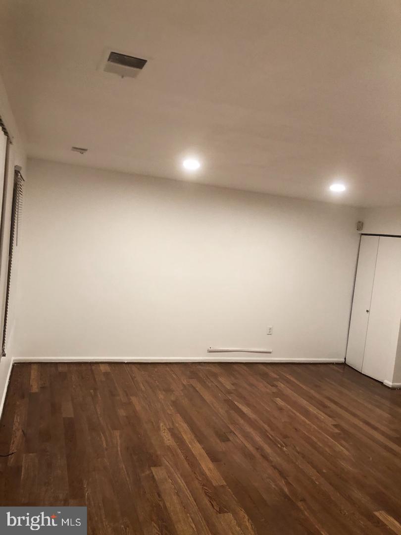 HILLCREST TOWNE - Residential Lease