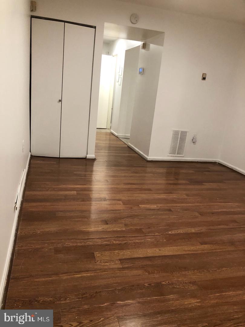 HILLCREST TOWNE - Residential Lease