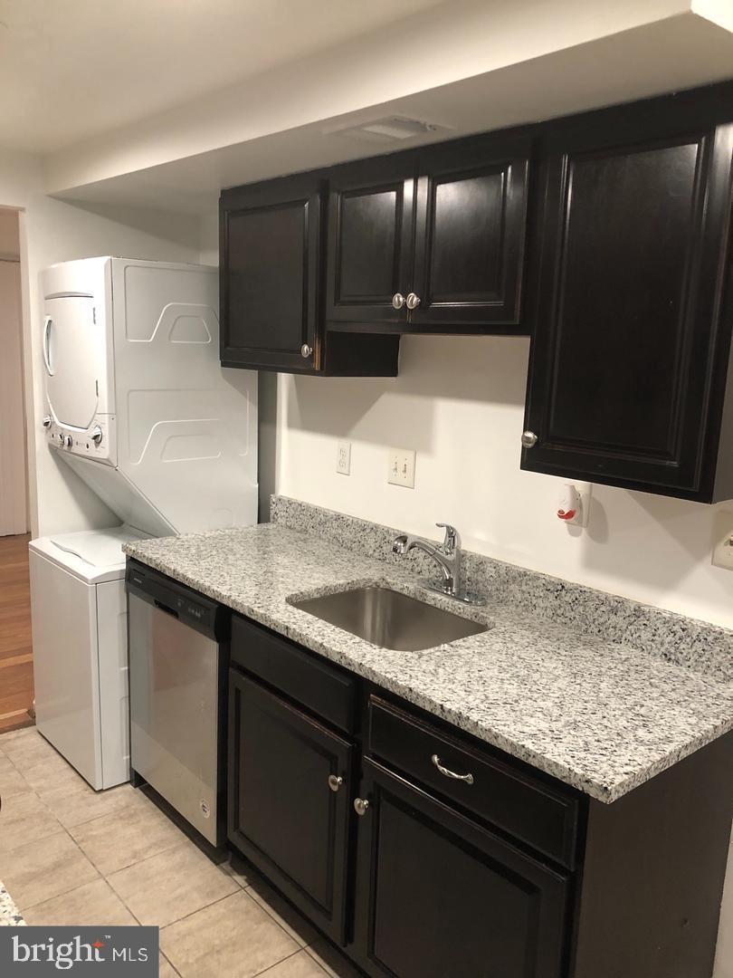 HILLCREST TOWNE - Residential Lease