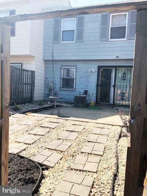 HILLCREST TOWNE - Residential Lease