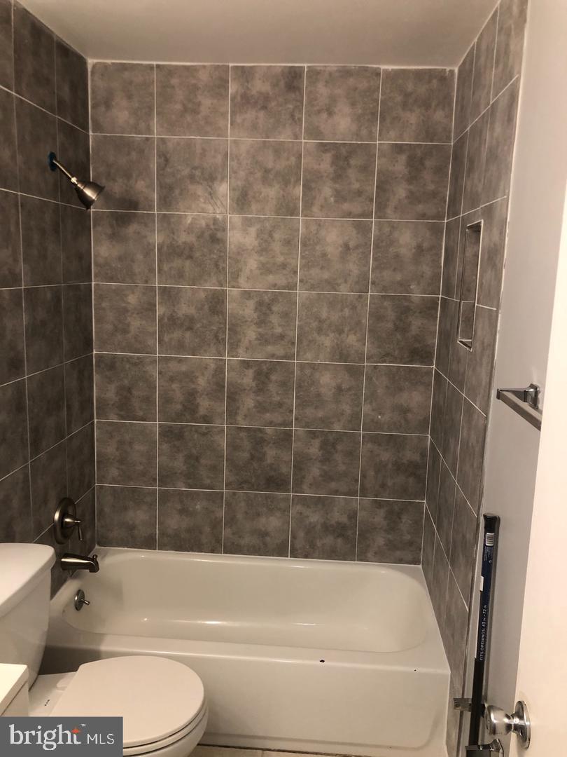 HILLCREST TOWNE - Residential Lease