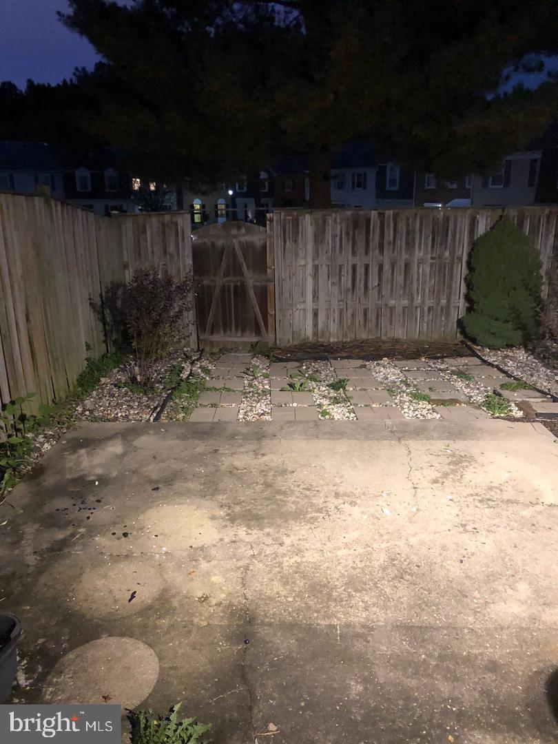 HILLCREST TOWNE - Residential Lease